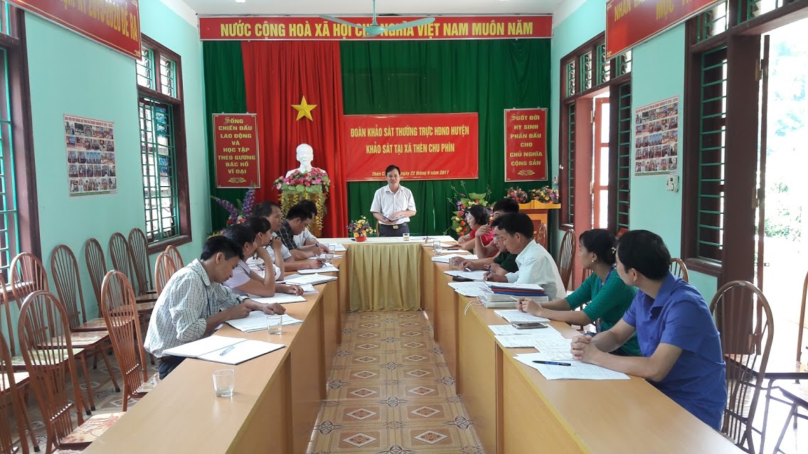 Thường trực Hội đồng nhân dân huyện khảo sát tại xã Thèn Chu Phìn